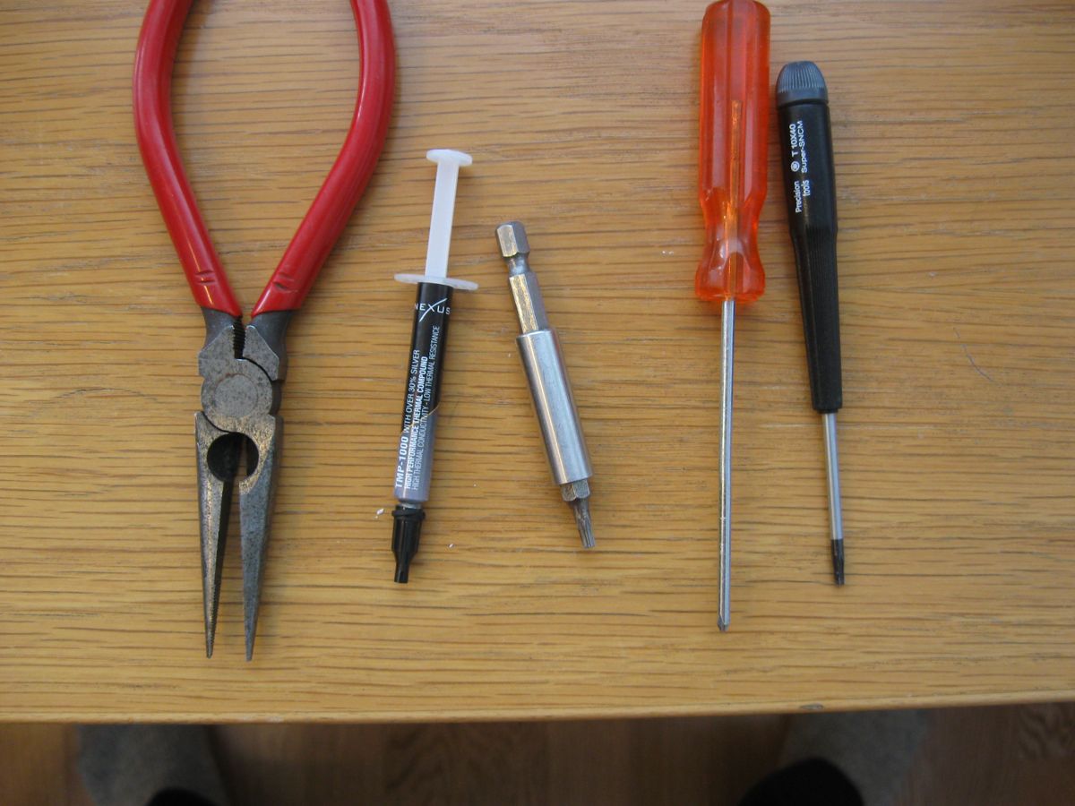 iMac G4 1.25 GHz tarvittavat työkalut