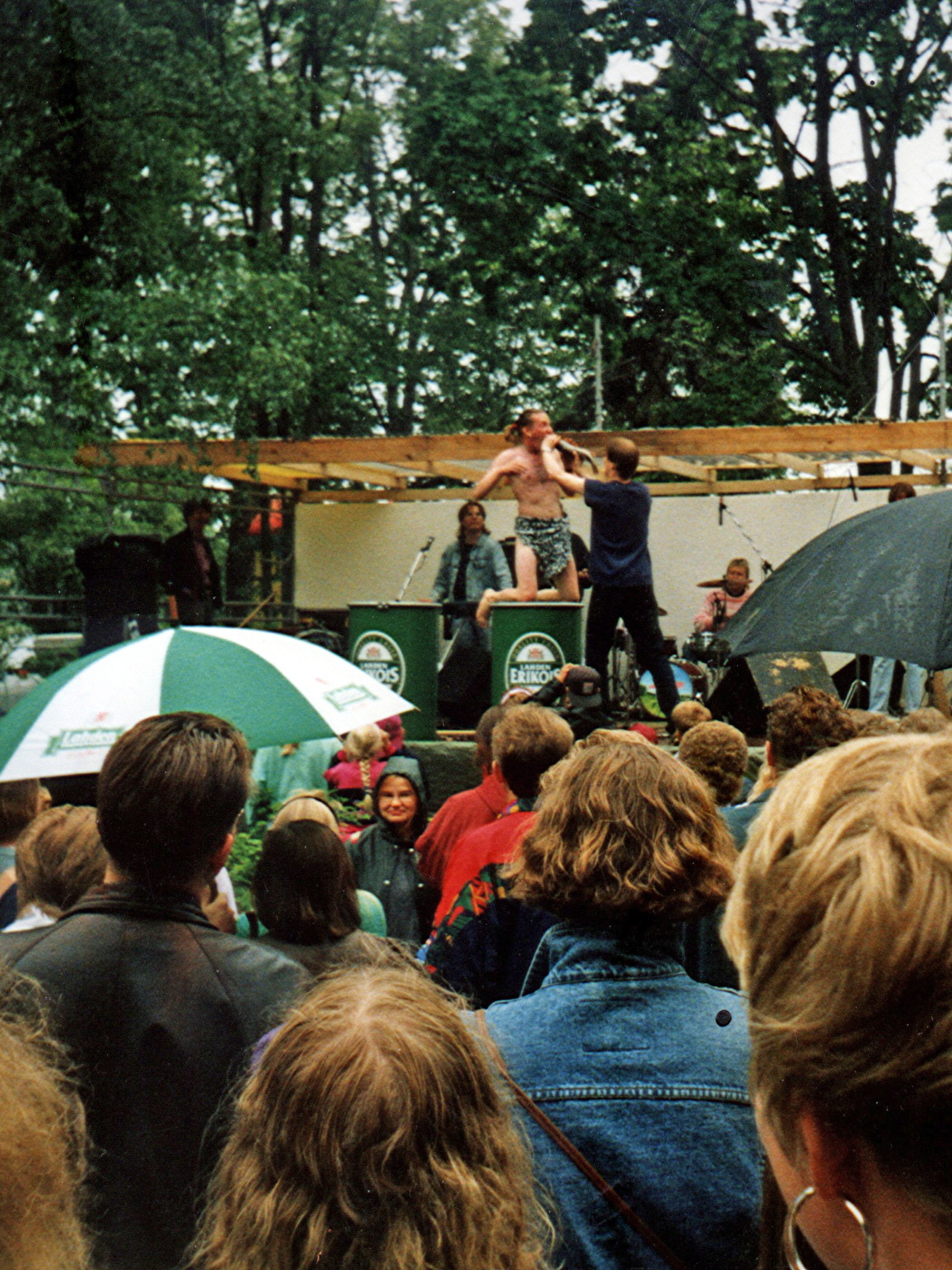 Kala uskaltaa ty&ouml;nt&auml;&auml; p&auml;&auml;ns&auml; Pepen suuhun