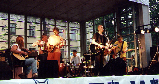 Huojuva Talo Espalla -93